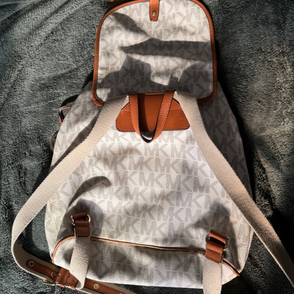 Michael Kors backpack - 100$ - Picture 2 of 4